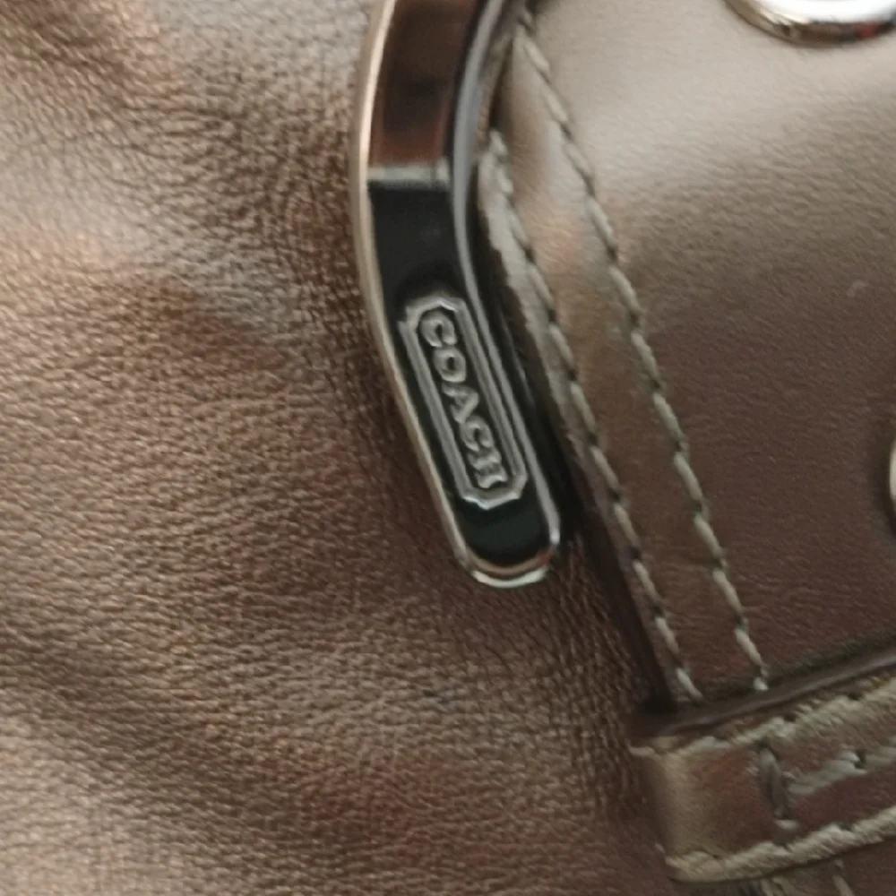 Elegant Metallic Shoulder Bag - Picture 9 of 9